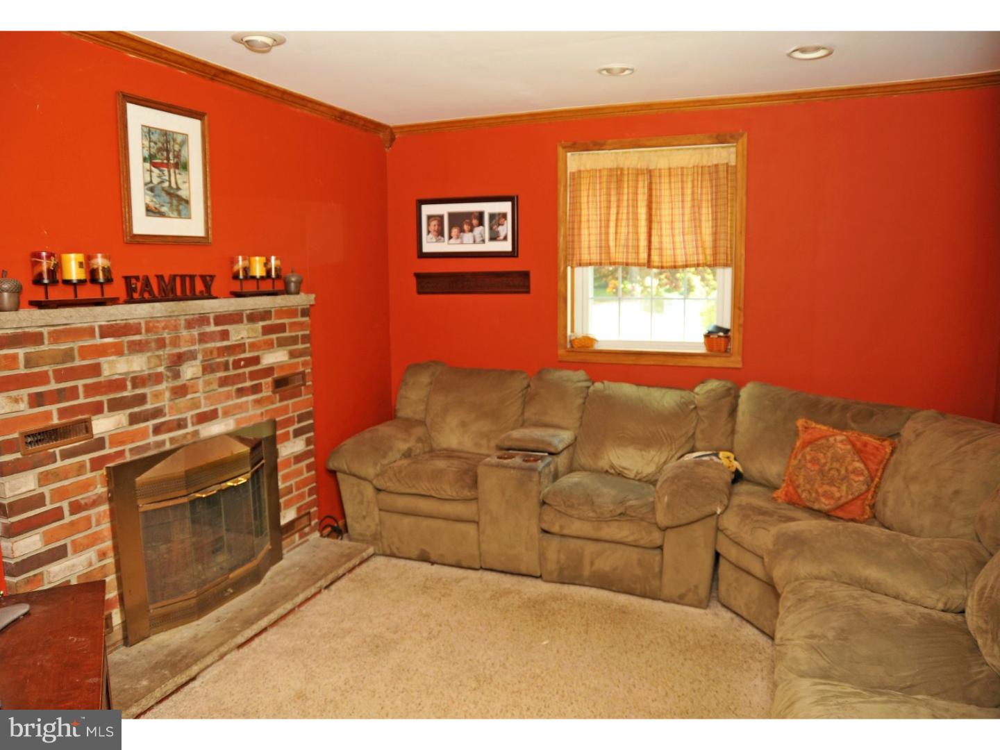855 East Cathedral Road Philadelphia, PA 19128 - Photo 1 of 19 Family Room