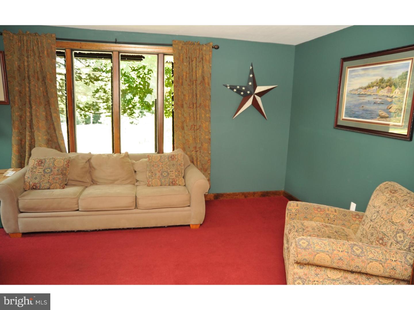 855 East Cathedral Road Philadelphia, PA 19128 - Photo 5 of 19 Living Room