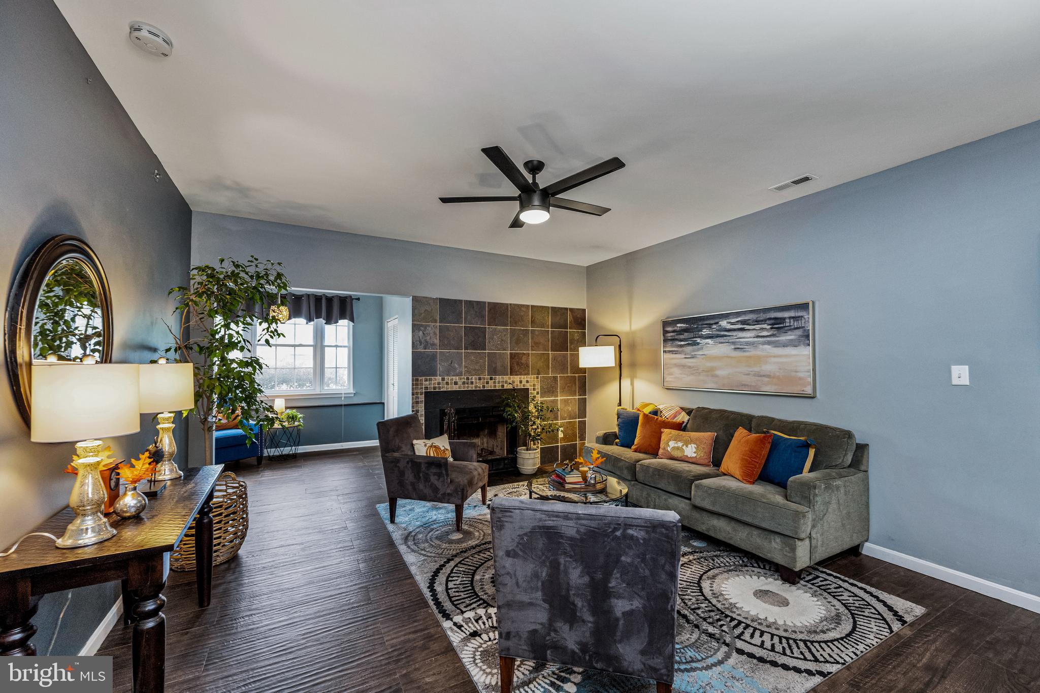 604 Moonglow Road, Unit 103 Odenton, MD 21113 - Photo 2 of 20 Spacious living area.