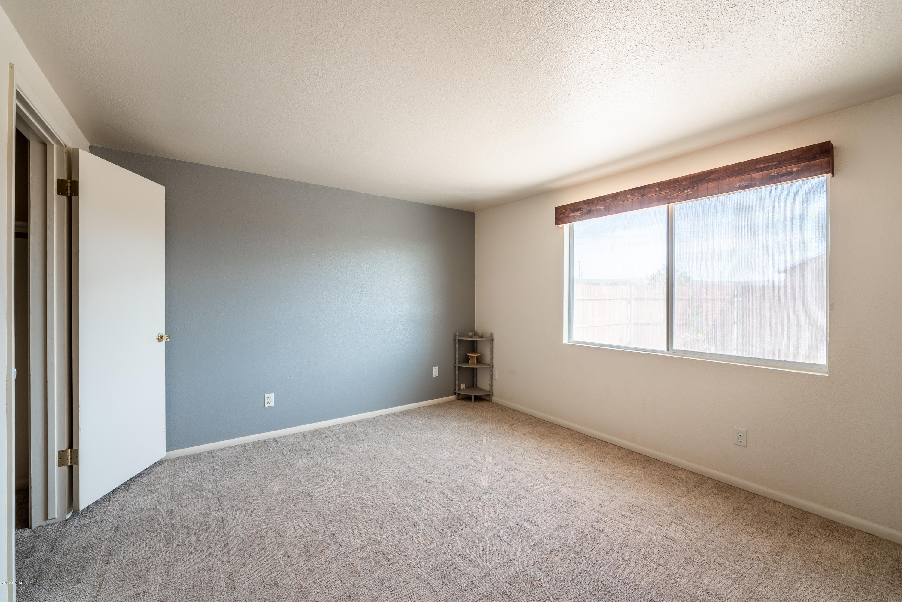 700 Ranch House Road Paulden, AZ 86334 - Photo 19 of 26 an empty room with windows