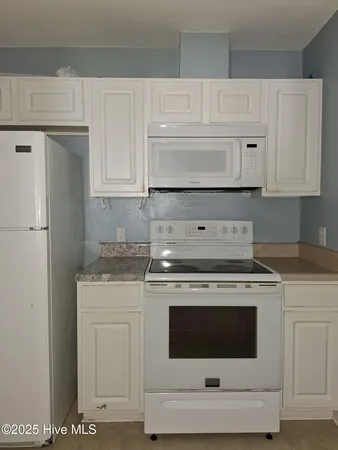 $1,600 | 2920 Jessica Drive, Unit B, Winterville, NC 28590