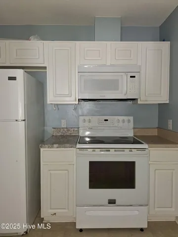 $1,600 | 2920 Jessica Drive, Unit B, Winterville, NC 28590