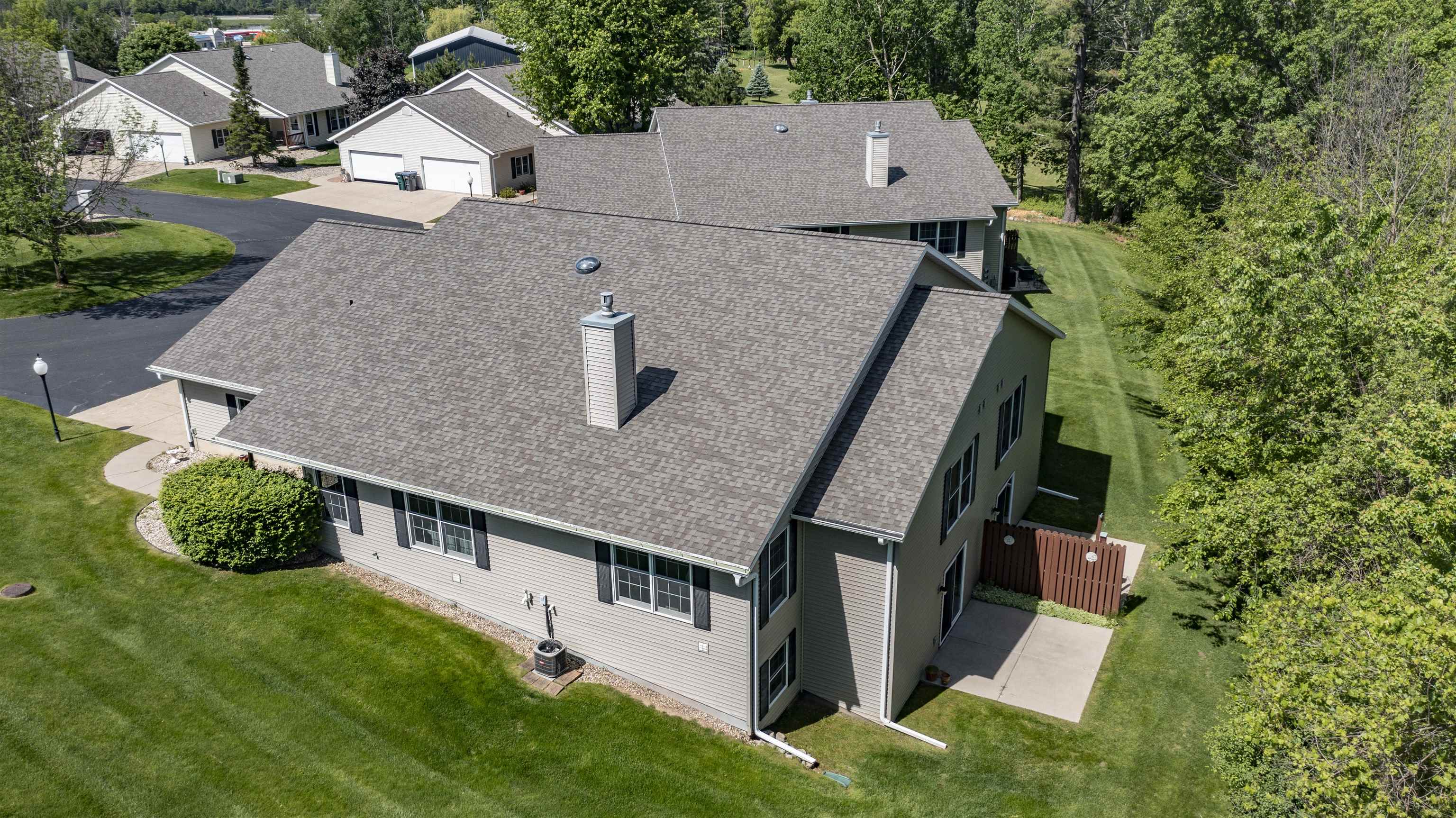 232 Prairie View Court Waupaca, WI 54981 - Photo 2 of 28
