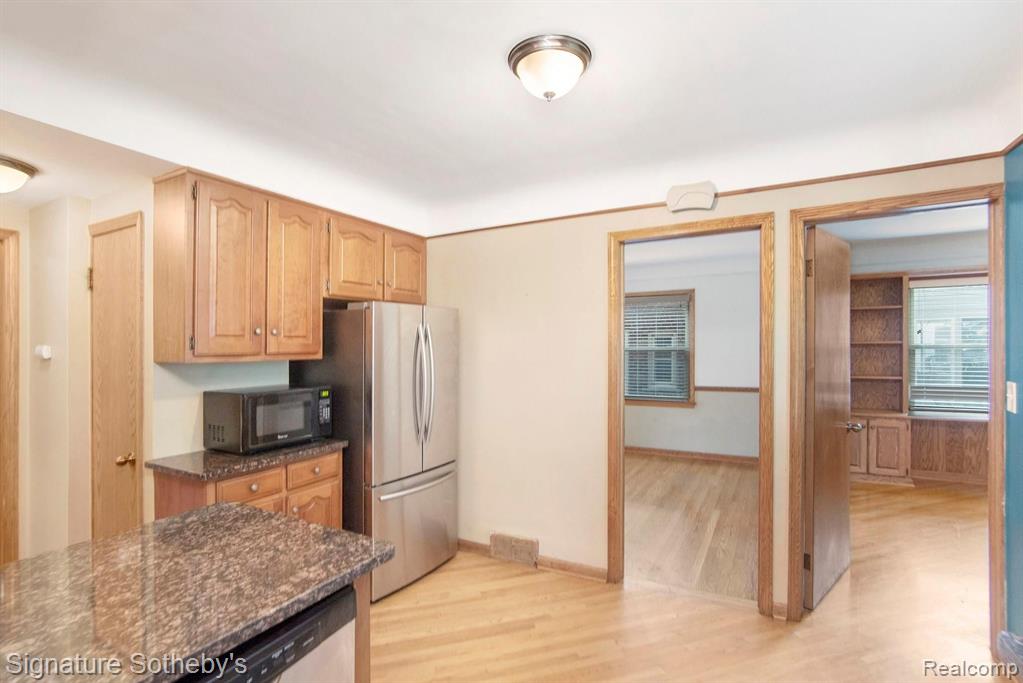 1964 Prestwick Road Grosse Pointe, MI 48236 - Photo 7 of 37