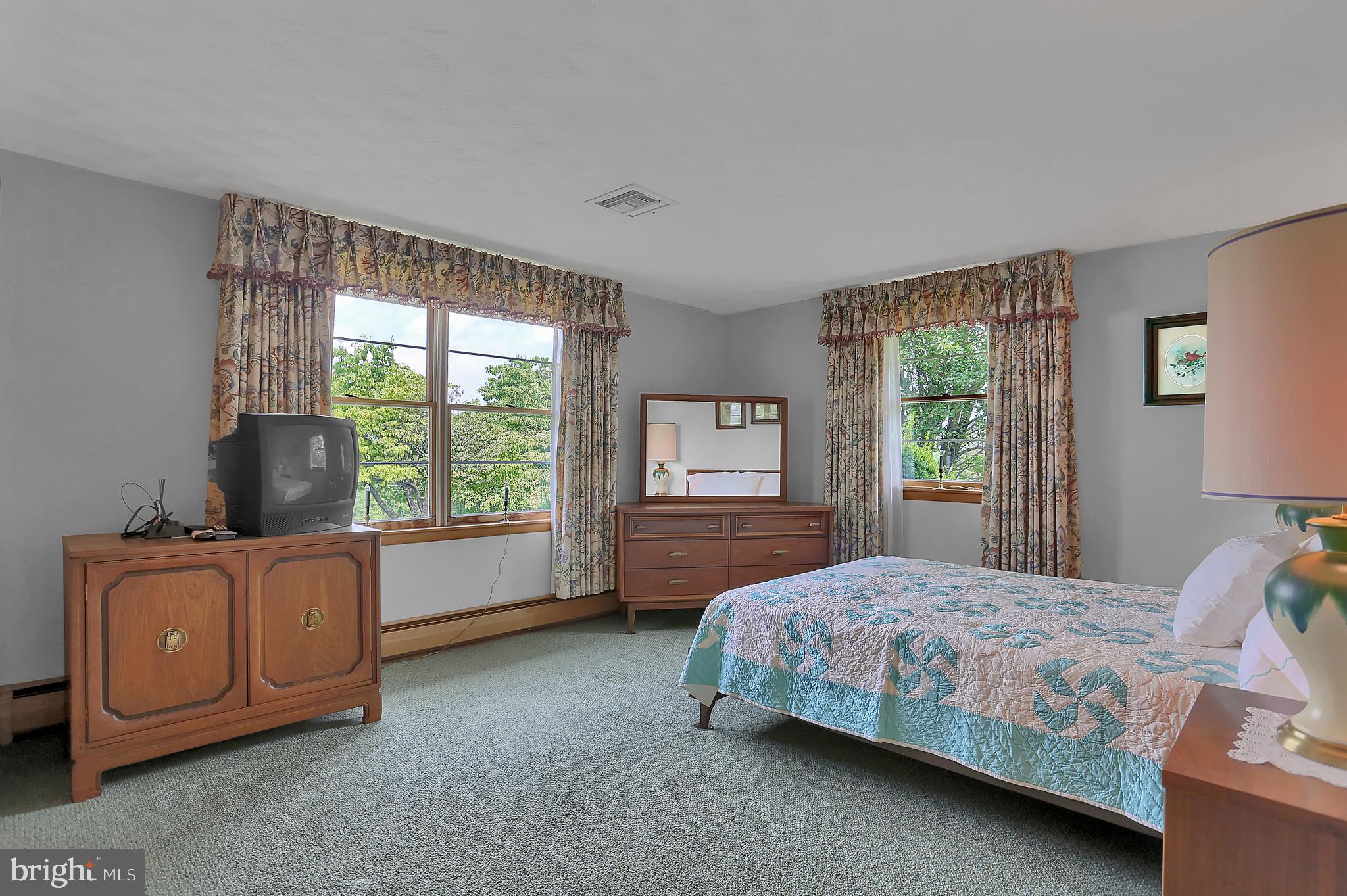 5682 York Road Spring Grove, PA 17362 - Photo 18 of 38