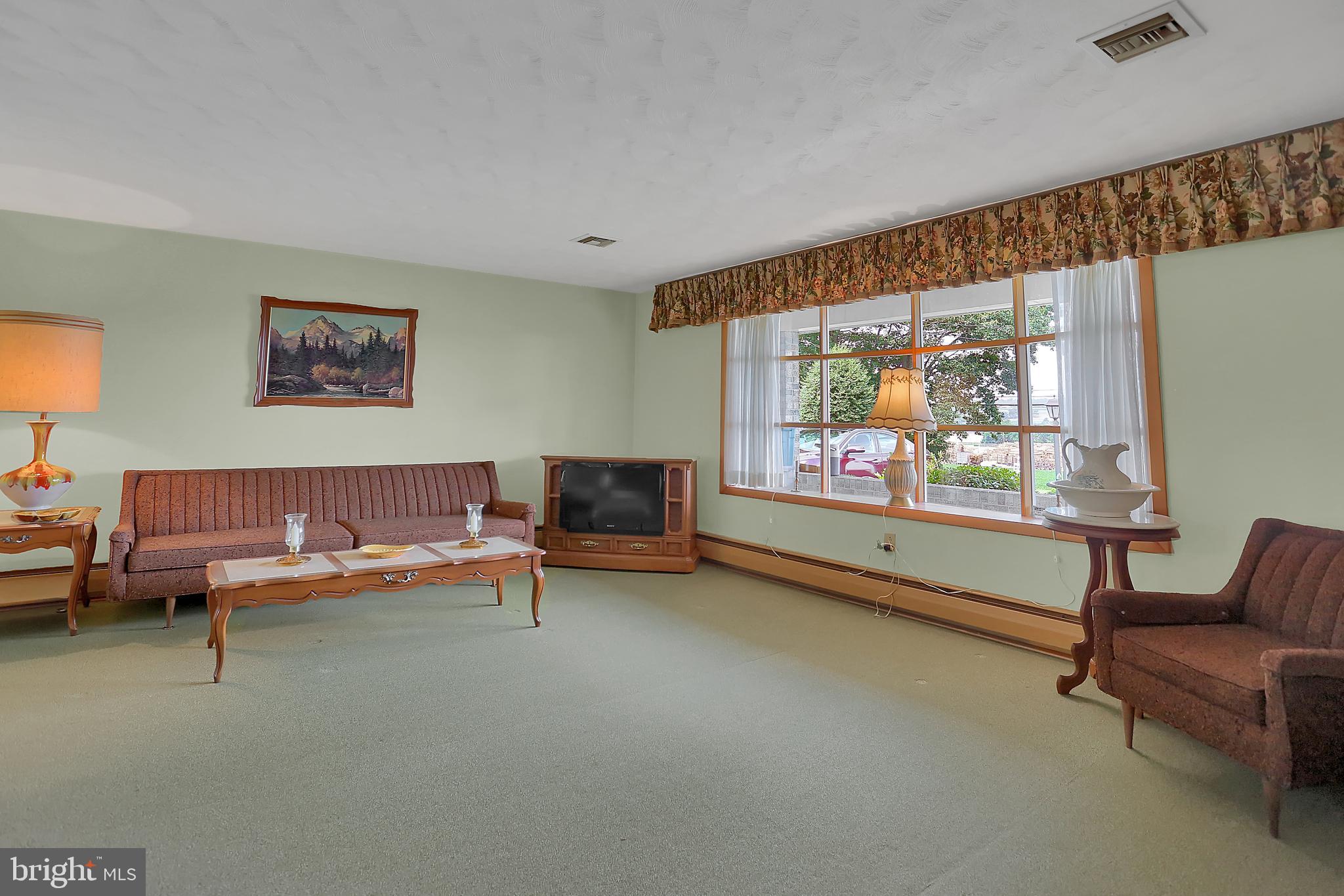 5682 York Road Spring Grove, PA 17362 - Photo 6 of 38