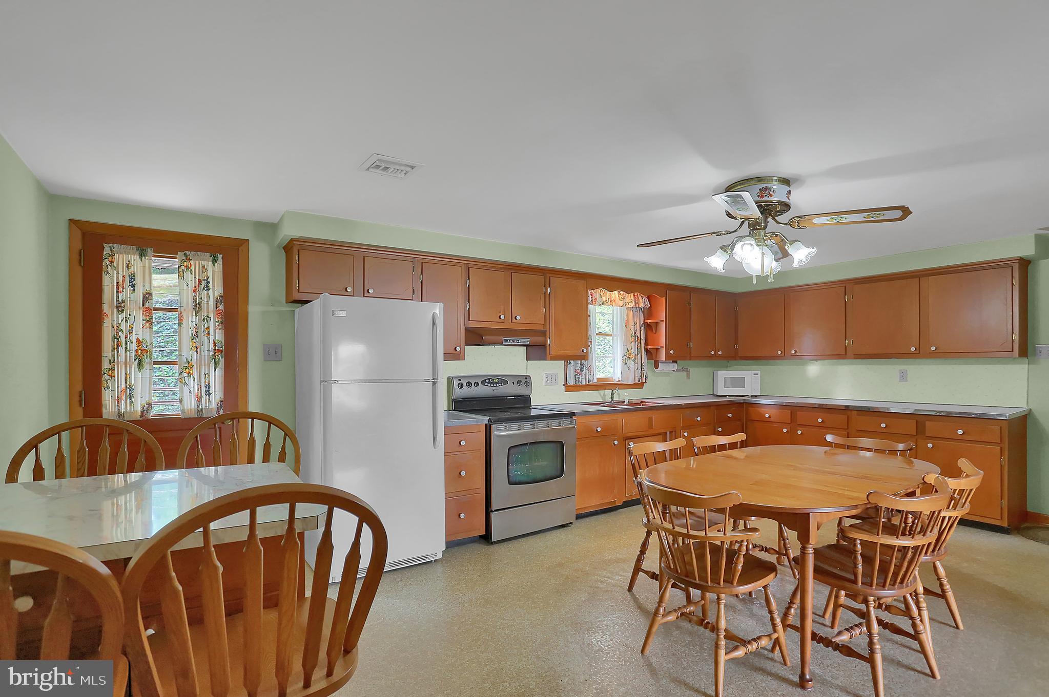 5682 York Road Spring Grove, PA 17362 - Photo 9 of 38