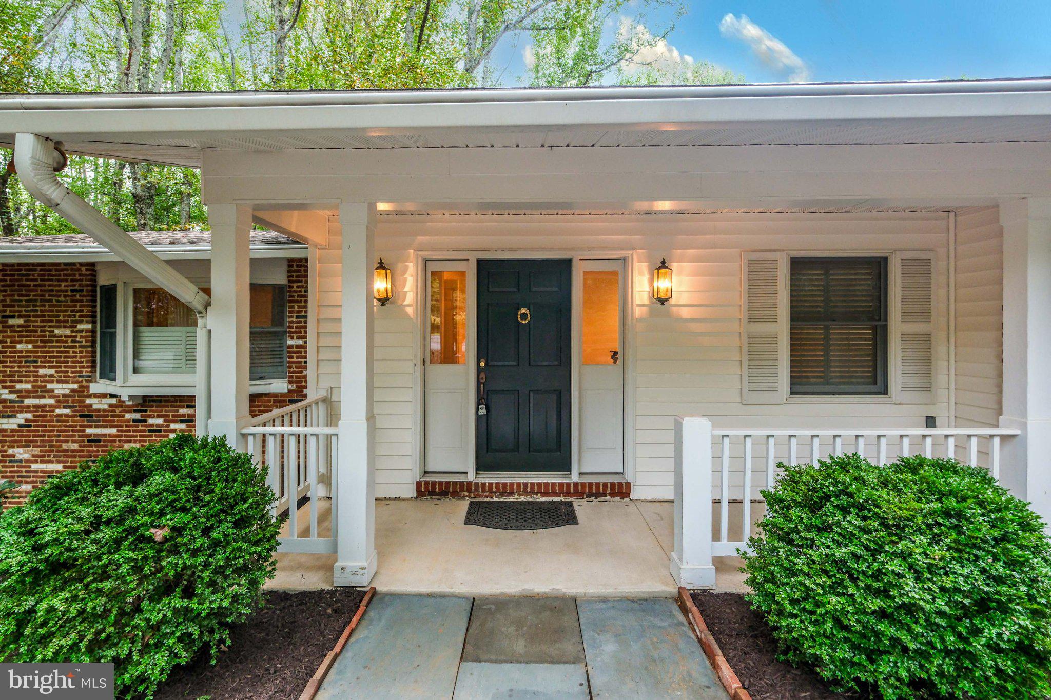 2530 Leeds Road Oakton, VA 22124 - Photo 1 of 63 Welcoming entry