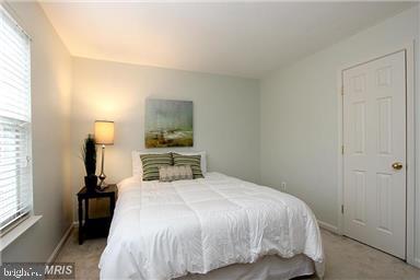 11864 Breton Court, Unit 14A Reston, VA 20191 - Photo 14 of 26 a bedroom with a bed and a lamp