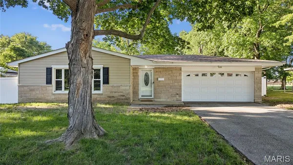$214,900 | 29 Cranbrook Drive, Belleville, IL 62226