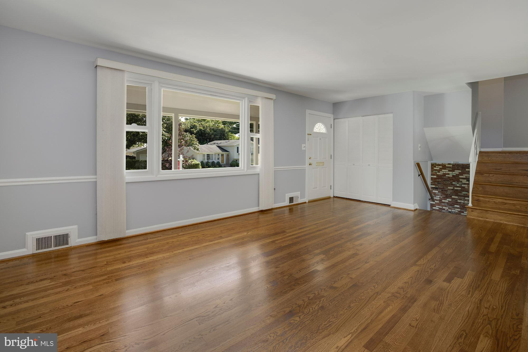 4105 Weller Road Silver Spring, MD 20906 - Photo 6 of 29 MAIN LEVEL ENTRYWAY & LIVING AREA