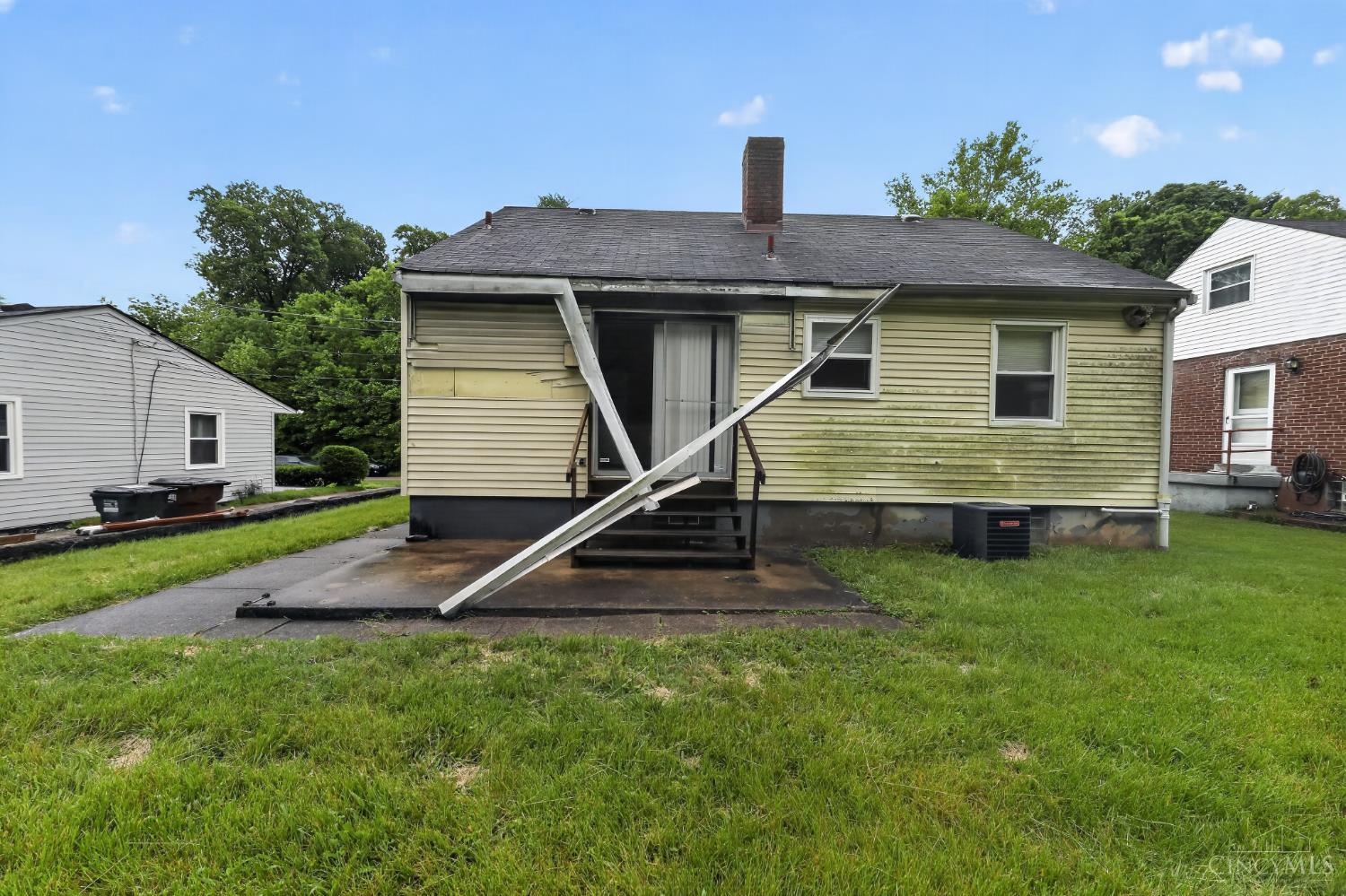 218 Ridgeway Road Cincinnati, OH 45216 - Photo 5 of 30