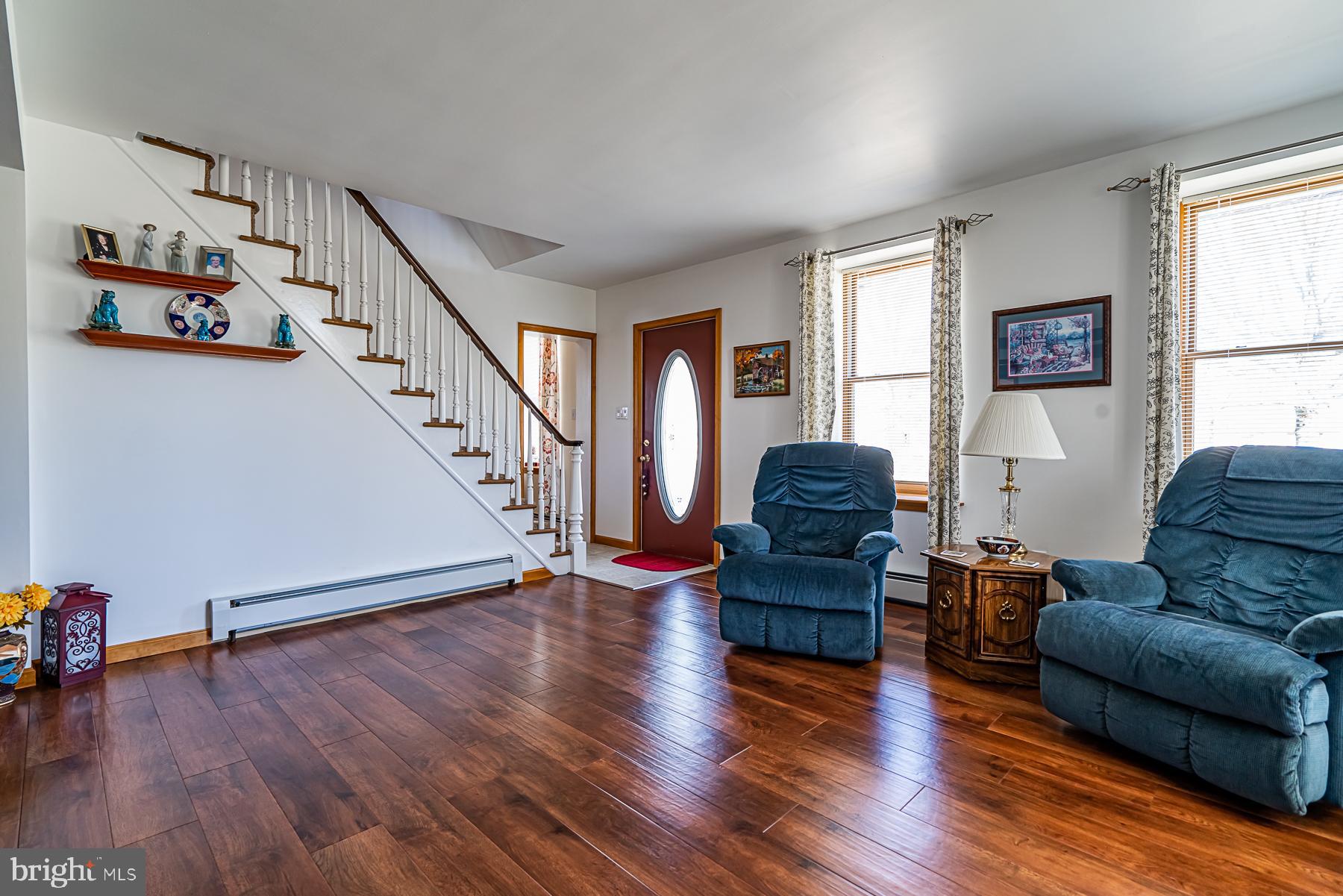 36 Elroy Road Souderton, PA 18964 - Photo 11 of 44 Living Room
