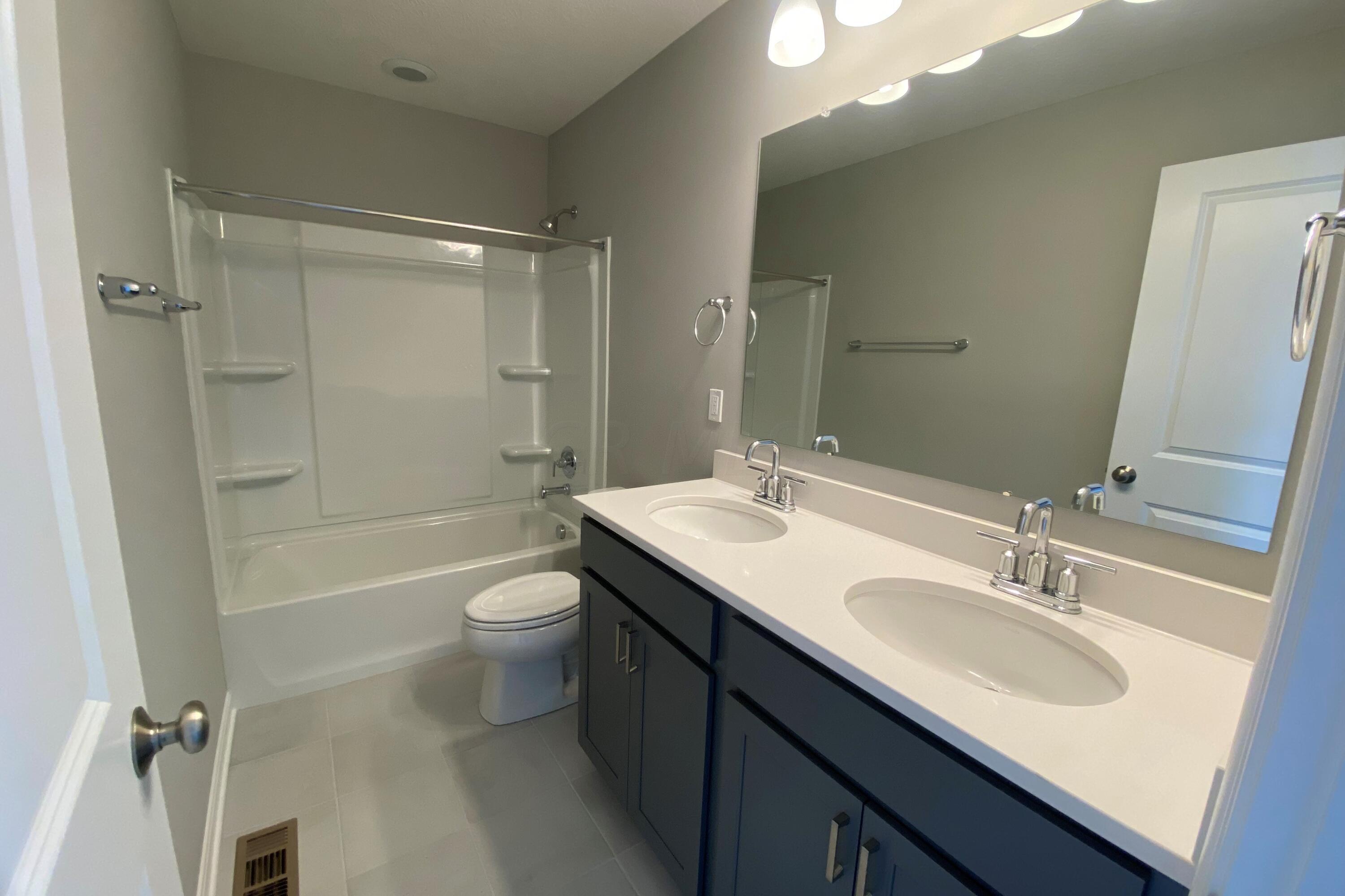 8074 Marilyn Road Reynoldsburg, OH 43068 - Photo 25 of 39 Bathroom