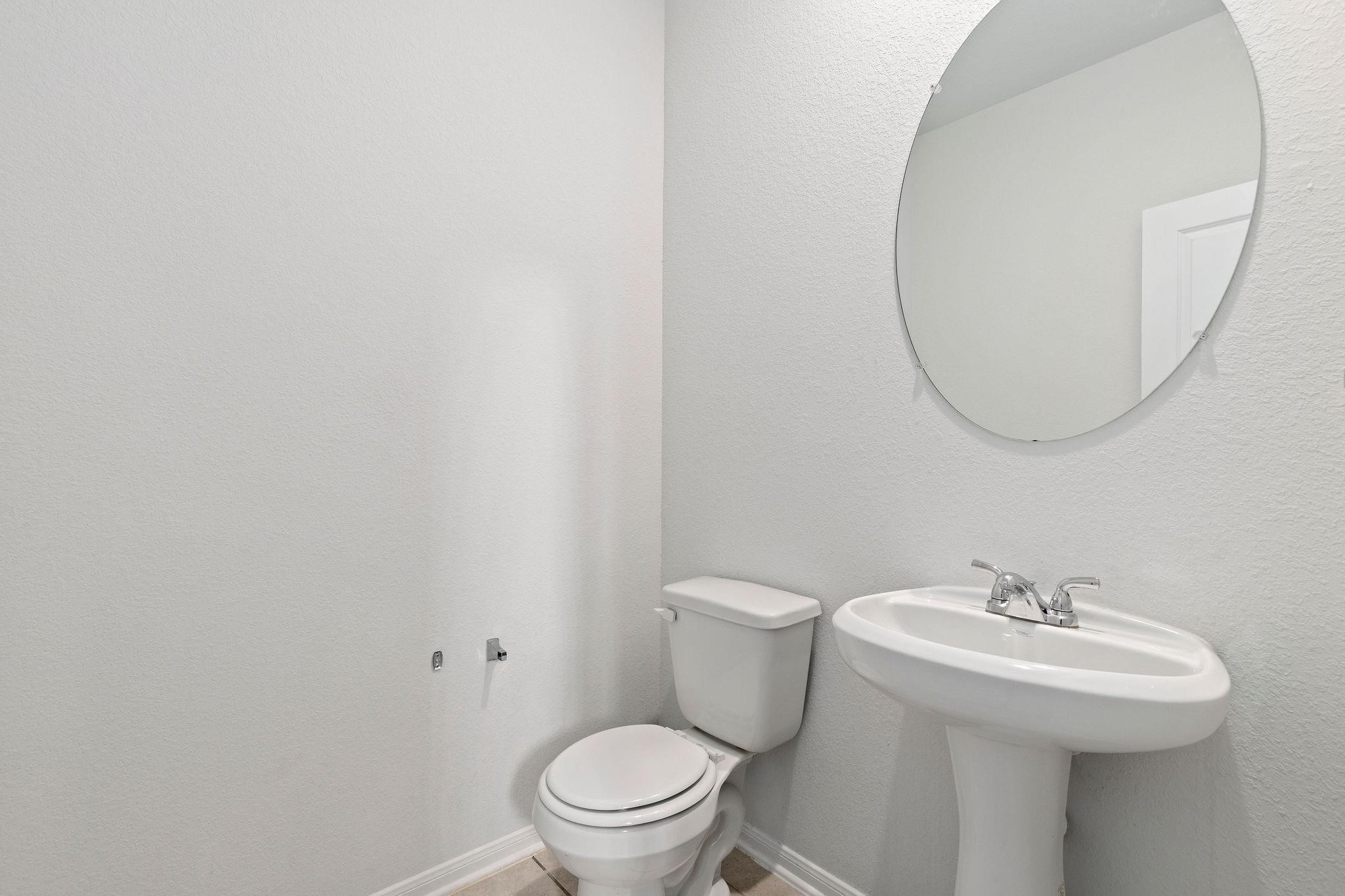 5319 Rivers Edge Drive Richmond, TX 77469 - Photo 21 of 23 a bathroom with a sink a toilet and a mirror