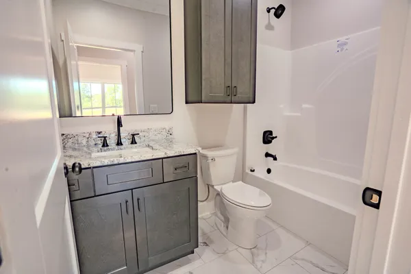 $379,500 | 161 Bear Drive, Loretto, TN 38469