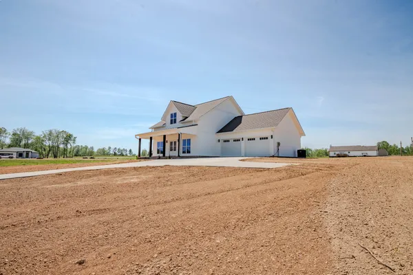 $379,500 | 161 Bear Drive, Loretto, TN 38469