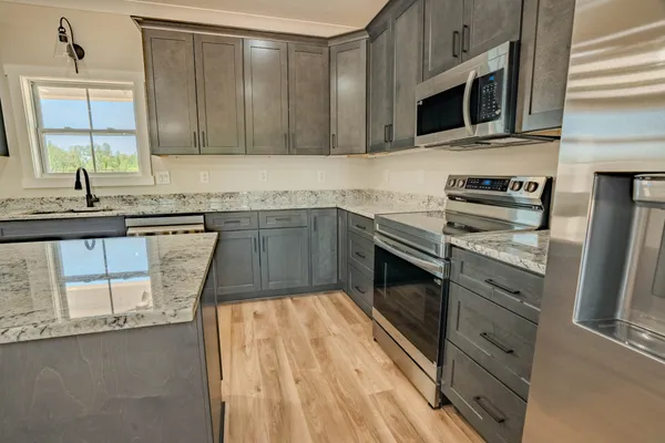 $379,500 | 161 Bear Drive, Loretto, TN 38469