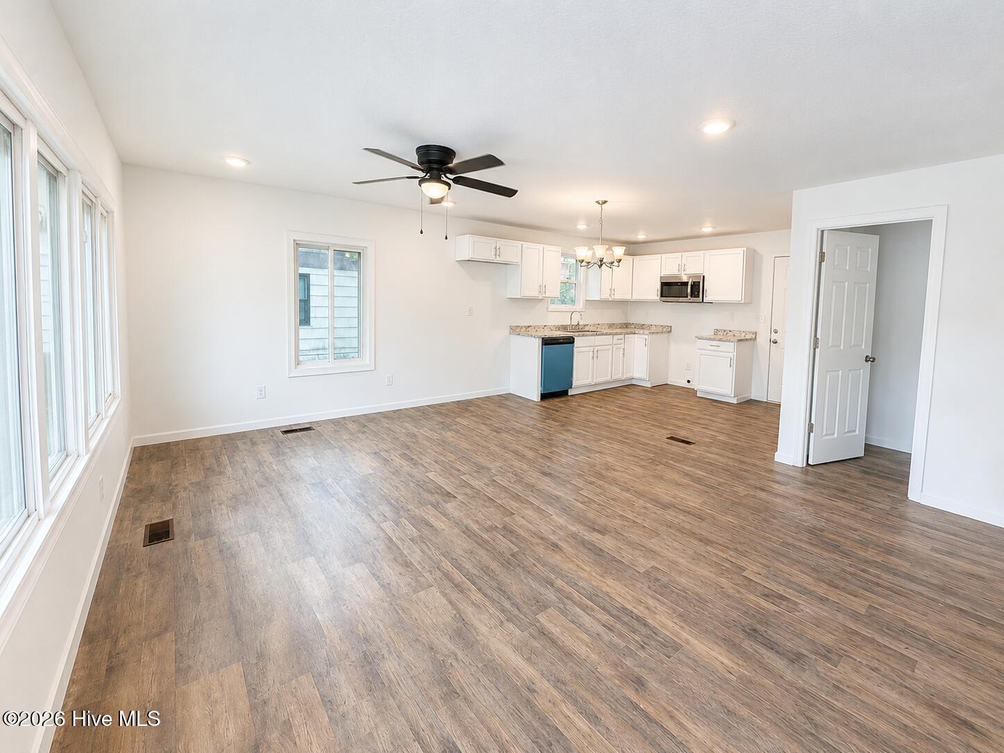 2010 Virginia Avenue Augusta, GA 30906 - Photo 14 of 37 31_bright_modern_living_and_kitchen_spac