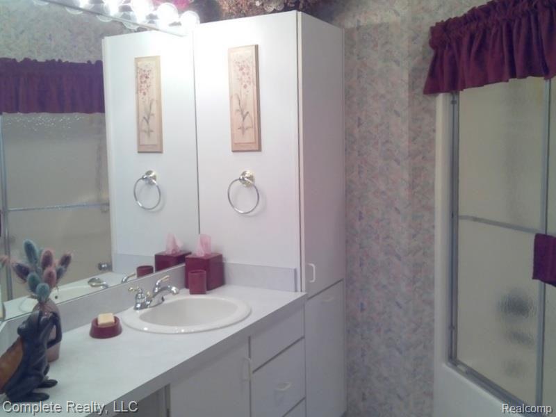 5131 Belsay Road Grand Blanc, MI 48439 - Photo 16 of 29 2014-03-11 15.13