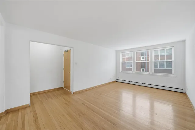 $199,000 | 2429 West Farragut Avenue, Unit 2B, Chicago, IL 60625