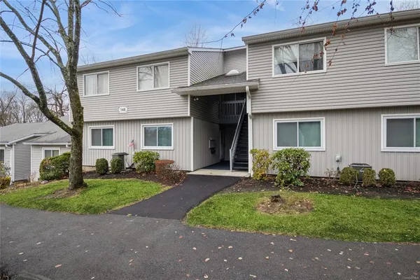 $380,000 | 148 Flintlock Way, Unit E, Yorktown Heights, NY 10598