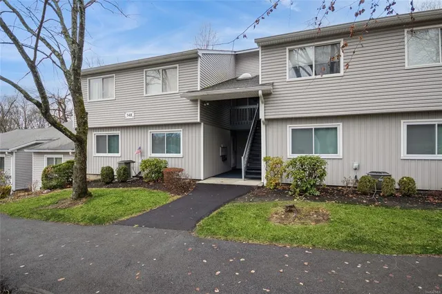 $380,000 | 148 Flintlock Way, Unit E, Yorktown Heights, NY 10598