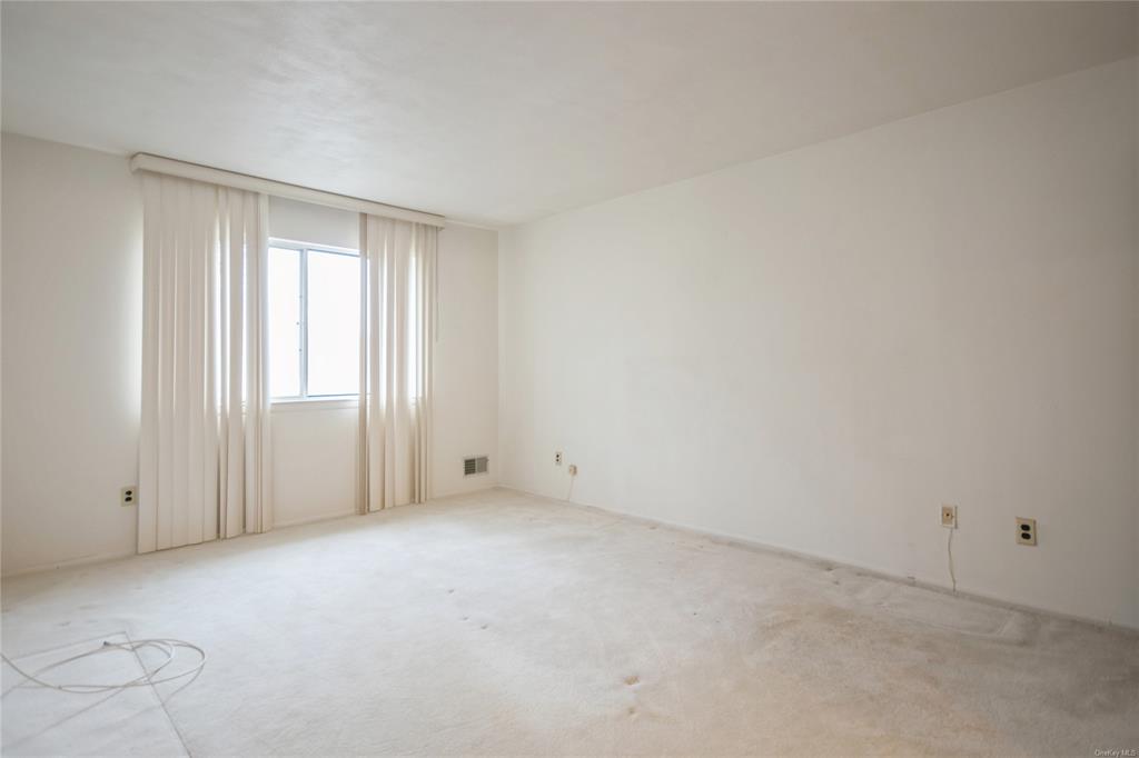 148 Flintlock Way, Unit E Yorktown Heights, NY 10598 - Photo 13 of 27 View of carpeted spare room