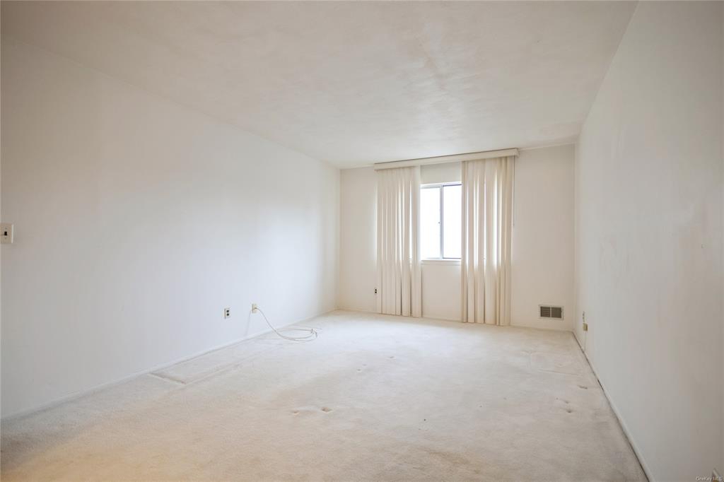 148 Flintlock Way, Unit E Yorktown Heights, NY 10598 - Photo 17 of 27 View of carpeted empty room