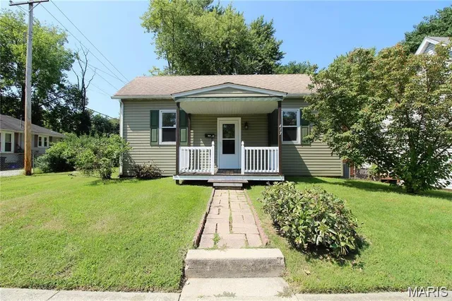 $1,250 | 413 North Center Street, Collinsville, IL 62234