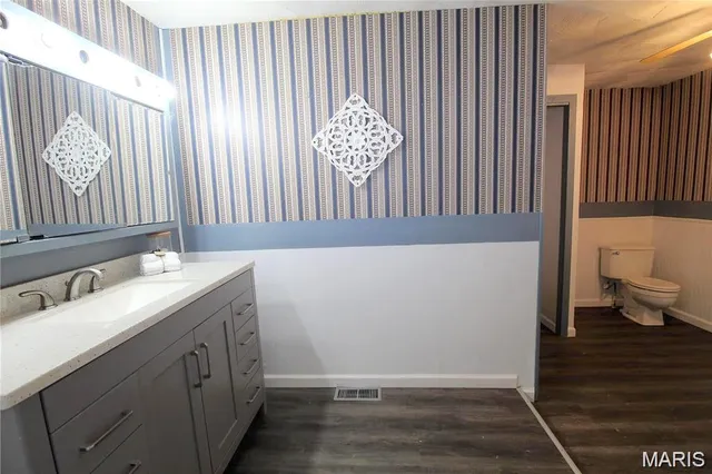 $1,250 | 413 North Center Street, Collinsville, IL 62234