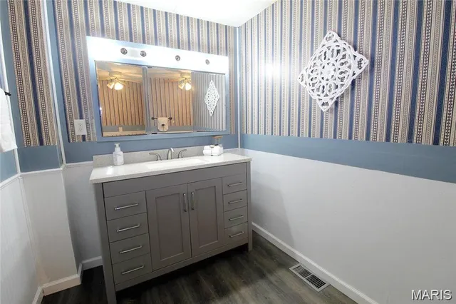 $1,250 | 413 North Center Street, Collinsville, IL 62234