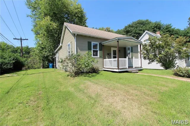 $1,250 | 413 North Center Street, Collinsville, IL 62234