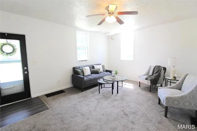 $1,250 | 413 North Center Street, Collinsville, IL 62234