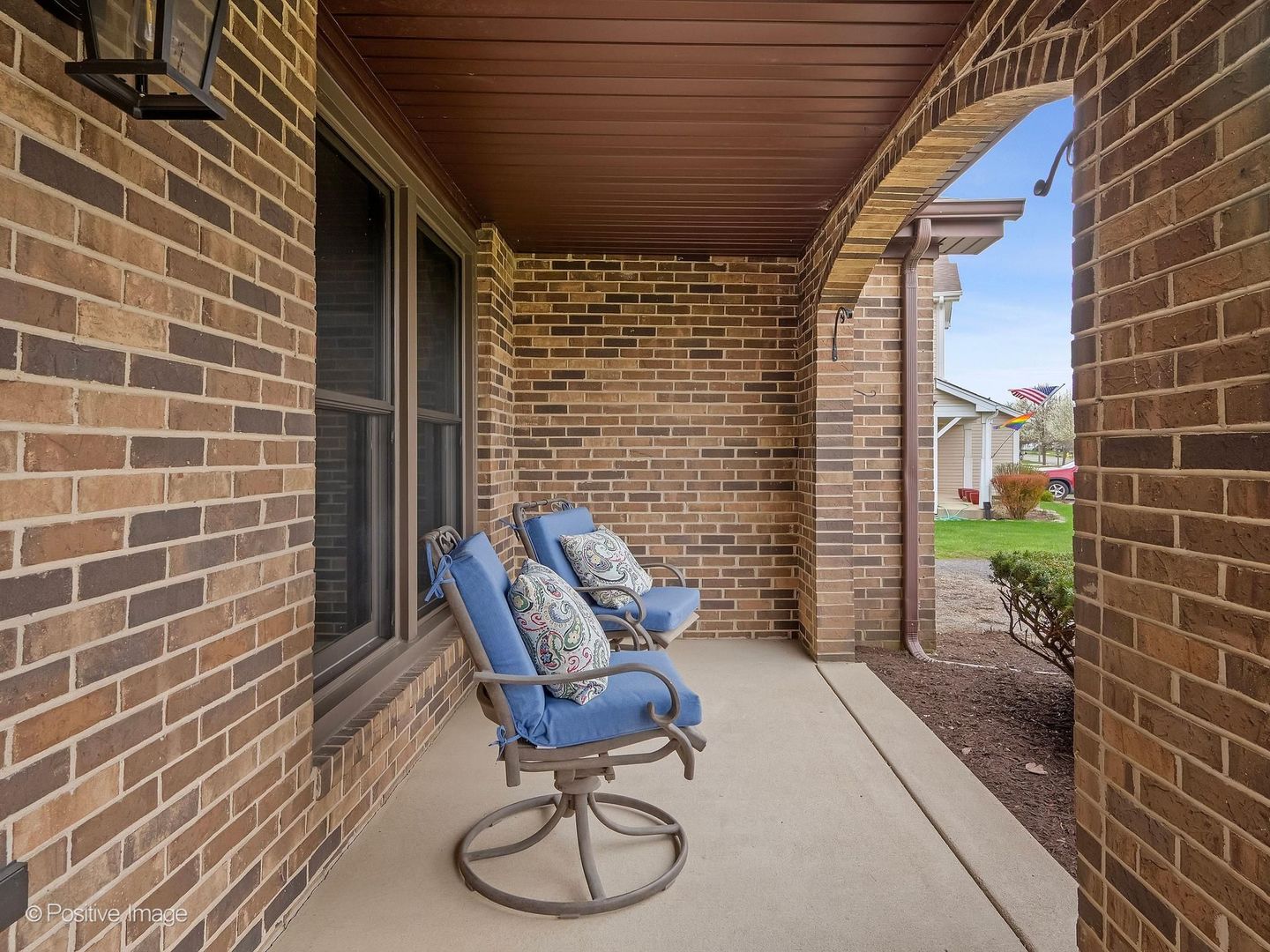 612 Stuart Drive Carol Stream, IL 60188 - Photo 26 of 29 a view of a patio with chair and table in the patio