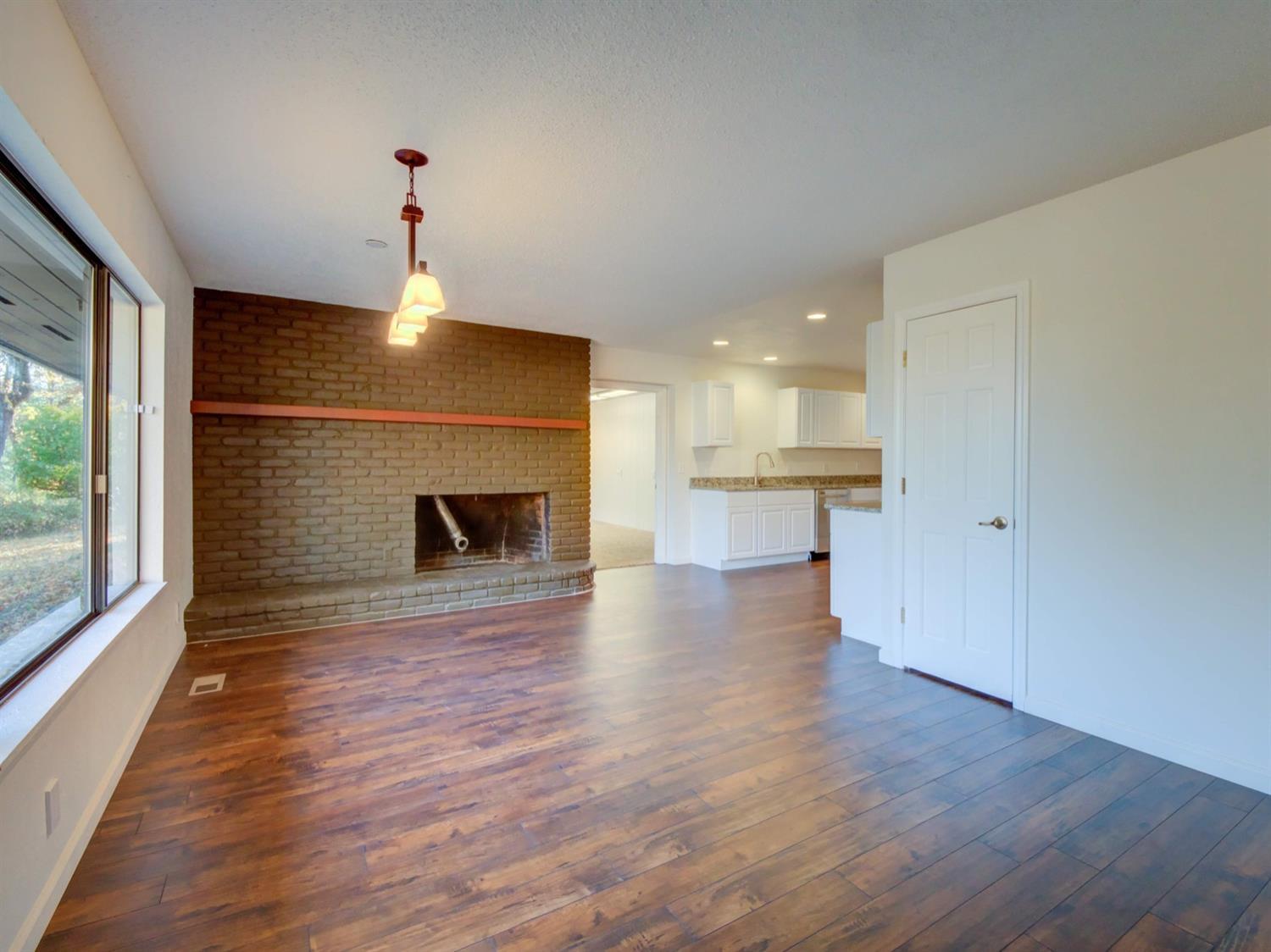 2407 Merlin Road Grants Pass, OR 97526 - Photo 6 of 34 Dining room.