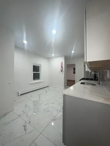 $3,800 | 23 Valley Place, Unit 2, Edgewater, NJ 07020