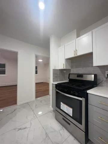 $3,800 | 23 Valley Place, Unit 2, Edgewater, NJ 07020