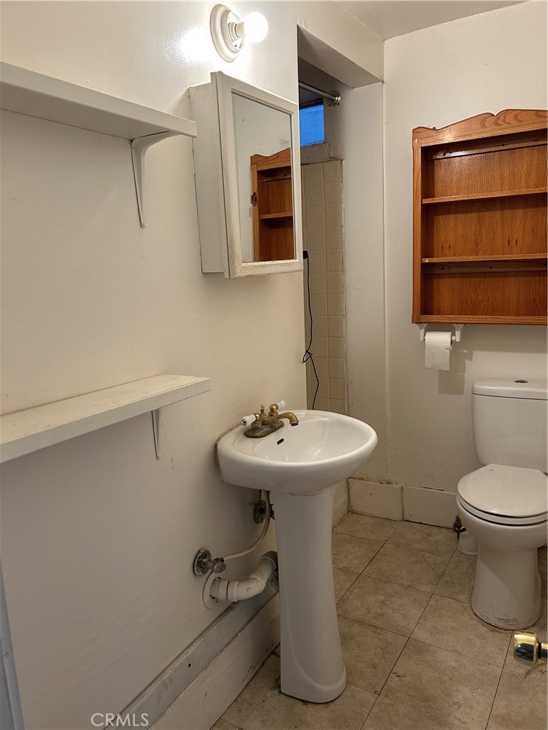 614 Arrowhead Villa Road Lake Arrowhead, CA 92352 - Photo 4 of 9 a bathroom with a sink a toilet and mirror