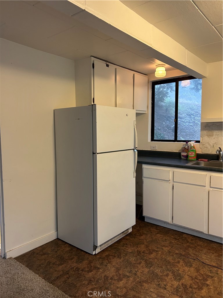 614 Arrowhead Villa Road Lake Arrowhead, CA 92352 - Photo 6 of 9 a utility room with cabinets washer and dryer