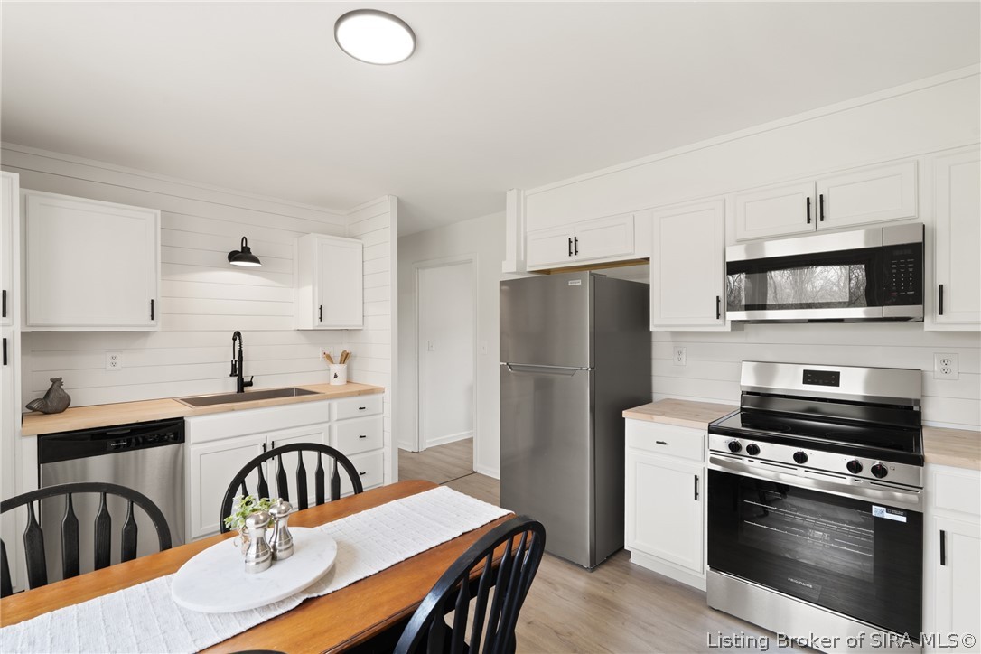 7133 Peach Tree Lane Georgetown, IN 47122 - Photo 2 of 32