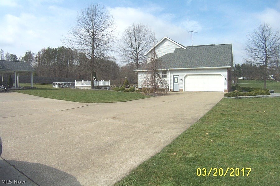 22679 Hartley Road Alliance, OH 44601 - Photo 14 of 27 SIDE