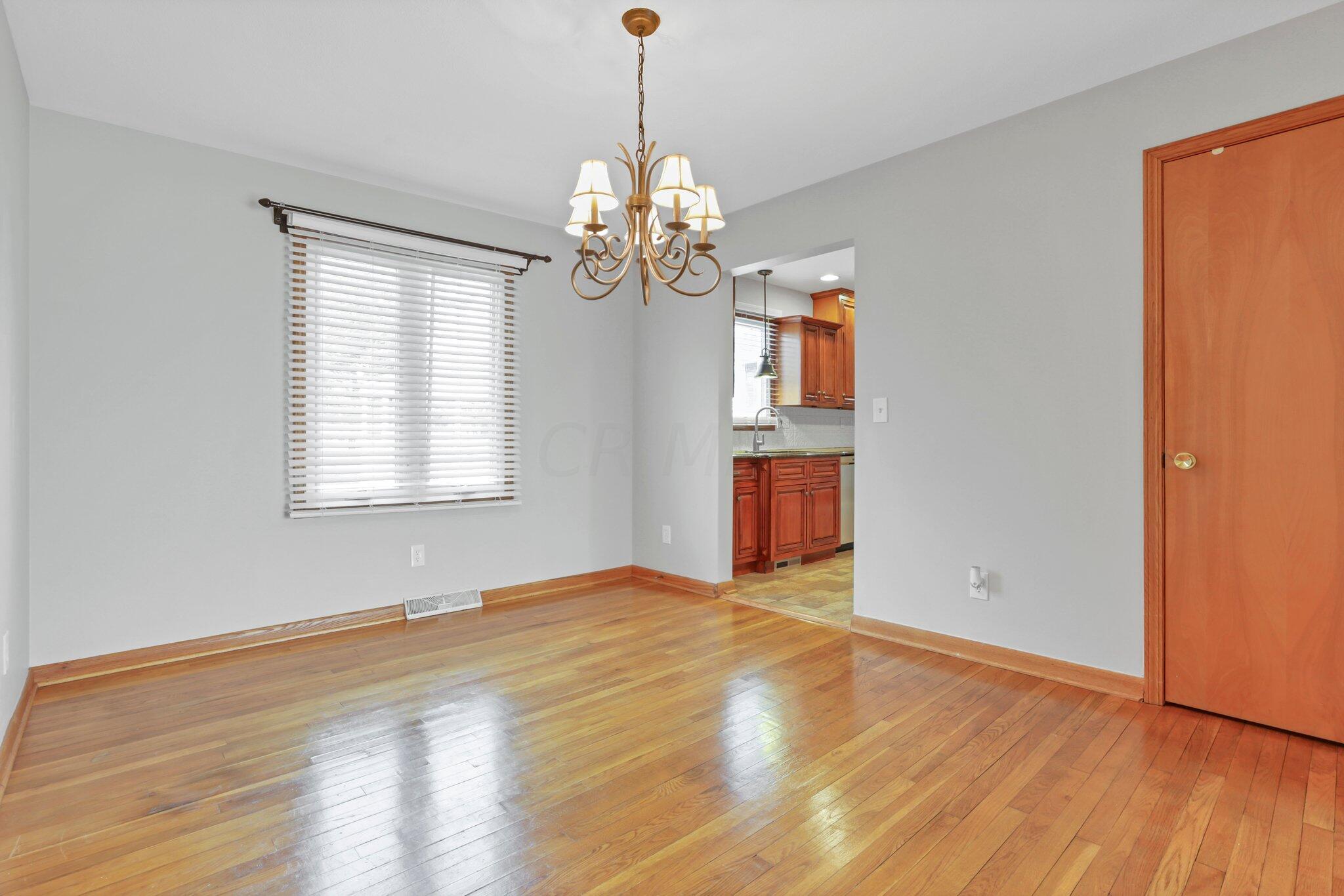 252 Derby Downs Road Newark, OH 43055 - Photo 21 of 64 Dining Room