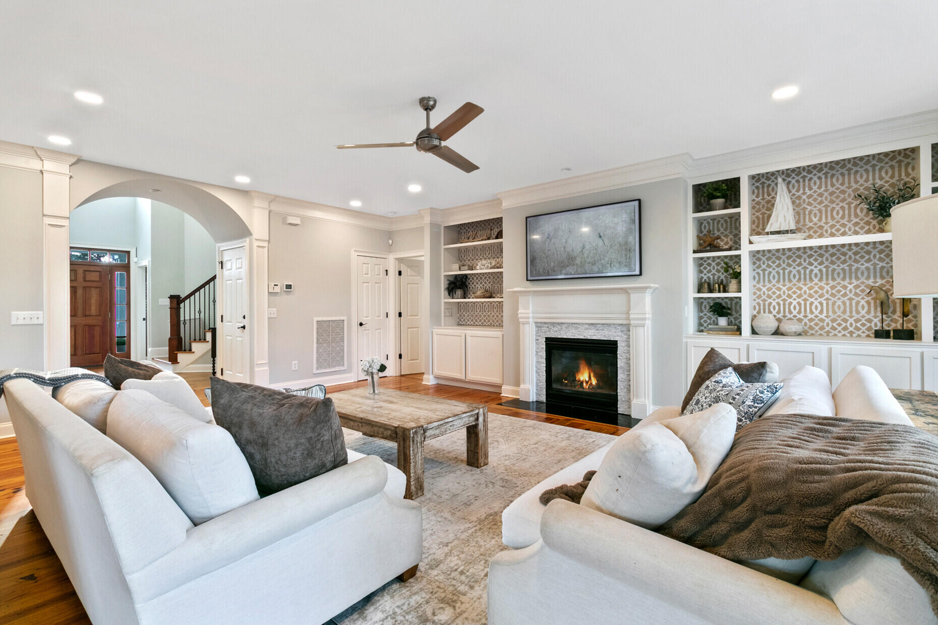 4882 Sound View Drive Mount Pleasant, SC 29466 - Photo 14 of 80 Living Room
