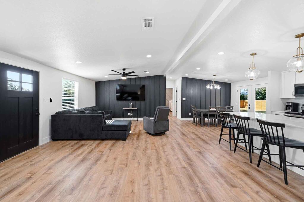 211 Oak Ridge Dr Center Point Center Point, TX 78010 - Photo 3 of 17 Gallery Image 3