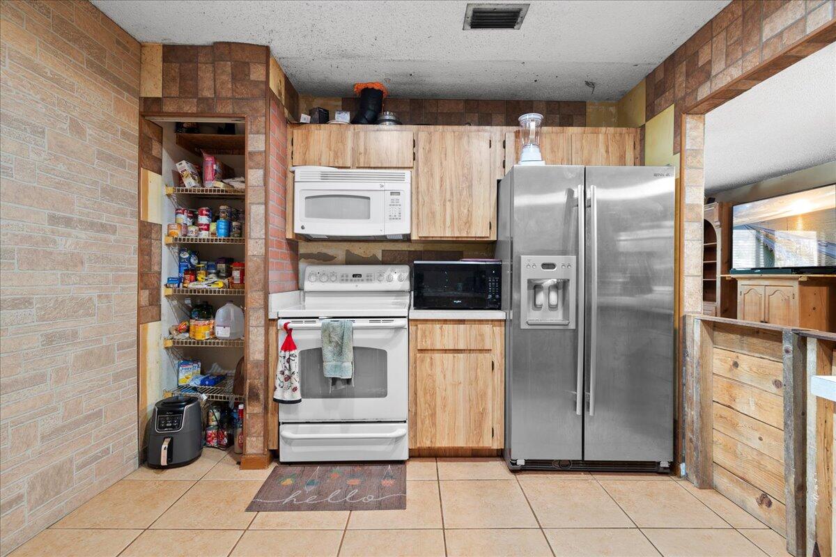 4871 Coconut Boulevard The Acreage, FL 33411 - Photo 20 of 33 11-JLC_5658.jpg1