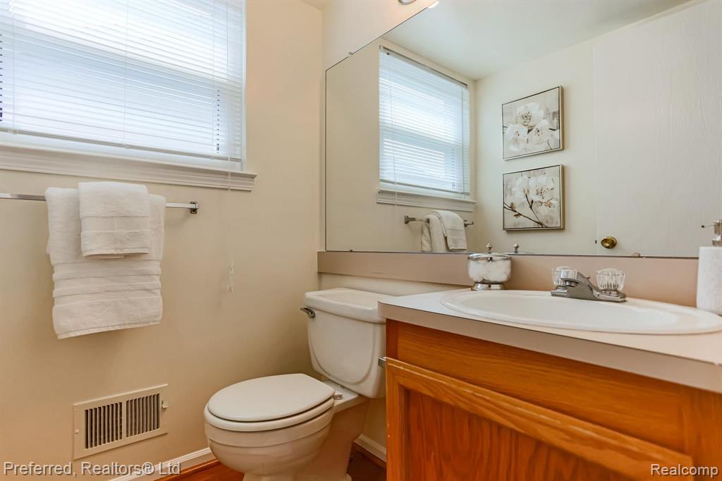 44518 Ridgefield Road Canton, MI 48188 - Photo 19 of 33