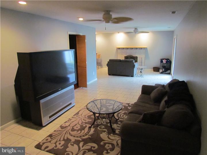 63 Edinburgh Road Blackwood, NJ 08012 - Photo 13 of 25 Family Room