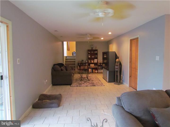 63 Edinburgh Road Blackwood, NJ 08012 - Photo 14 of 25 Family Room