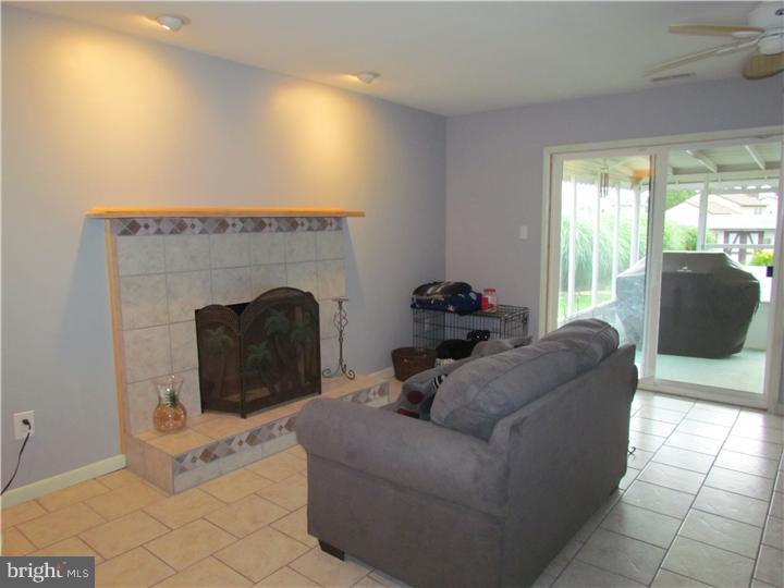 63 Edinburgh Road Blackwood, NJ 08012 - Photo 16 of 25 Family Room